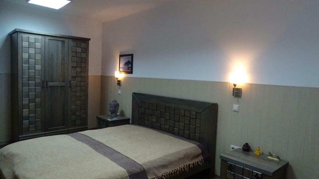 Apartment Kafedral Varna Esterno foto