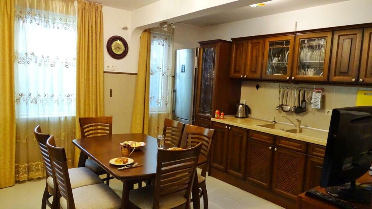 Apartment Kafedral Varna Esterno foto